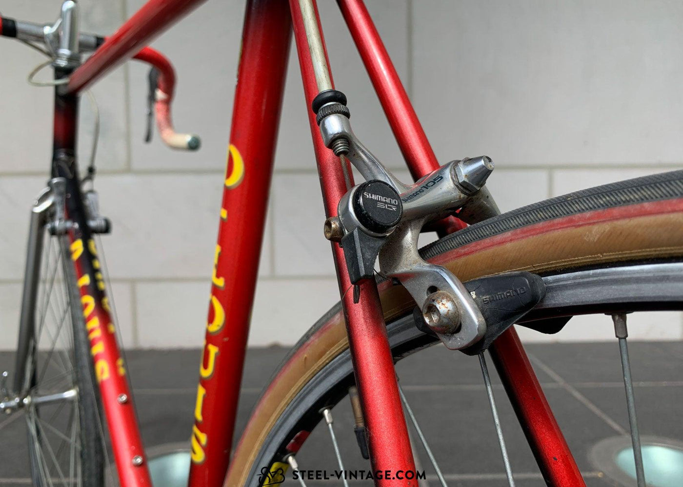 D. Louis Vintage Road Bike 58cm Shimano 105 - Steel Vintage Bikes